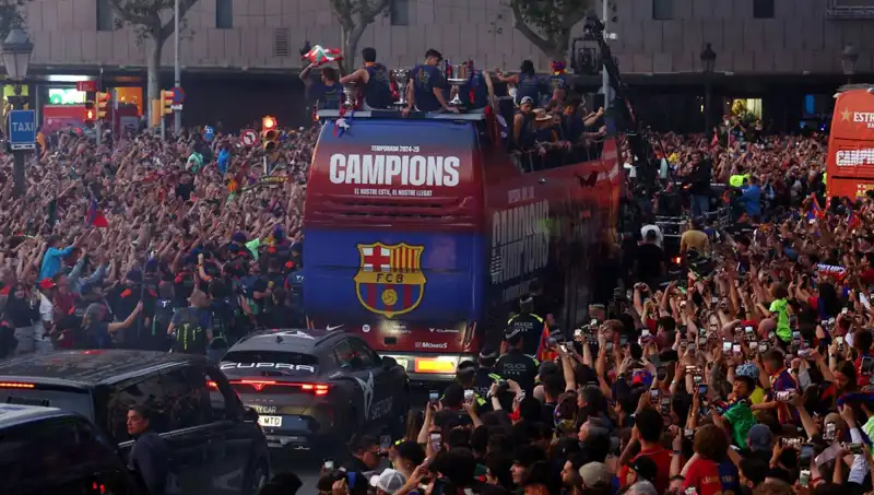 Barcelona’nın Yıldızları Taraftarlarıyla Unutulmaz Bir Buluşma Gerçekleştirdi
