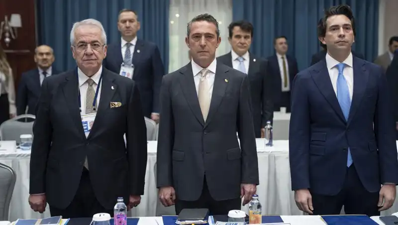 Fenerbahçe'de Şaşırtan İmza Sayısı Ortaya Çıktı: Beklentileri Aştı!