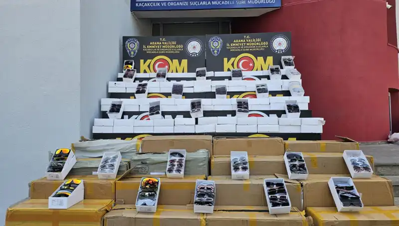 Adana'da Depo Baskınında 12 Bin Kaçak Güneş Gözlüğü Ele Geçirildi