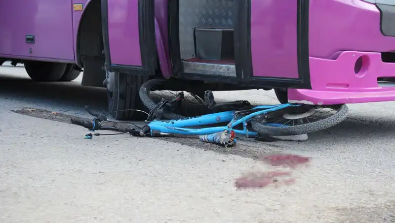 Bisikletle Sokağa Çıkan Çocuk, Otobüs Kazasında Hayatını Kaybetti