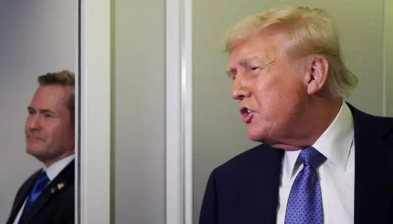 Trump, Mike Waltz'u Görevden Alarak Sızdırılan Planların Arkasında Ne Var?