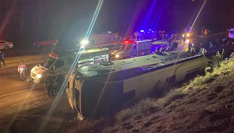 İşçi Servisi Kaza Yaptı: 23 Yaralı, Olayın Ayrıntıları Şok Edici!