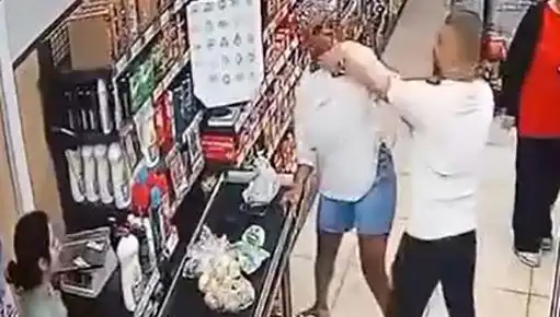 Markette Şok Olay: Çocuğunun Gözleri Önünde Kadına Saldırdı!