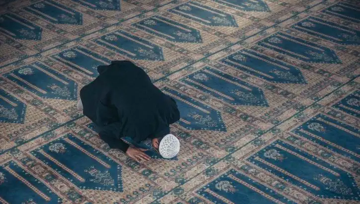 Cuma Namazı Saati 12 Eylül: İstanbul, Ankara ve İzmir'de Ziyaret Edilecek Camiler