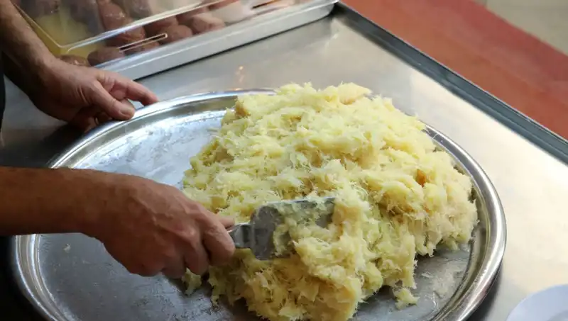 35 Yıldır Kentin Tescilli Lezzetini Sırlarıyla Yaşatan Usta Şef