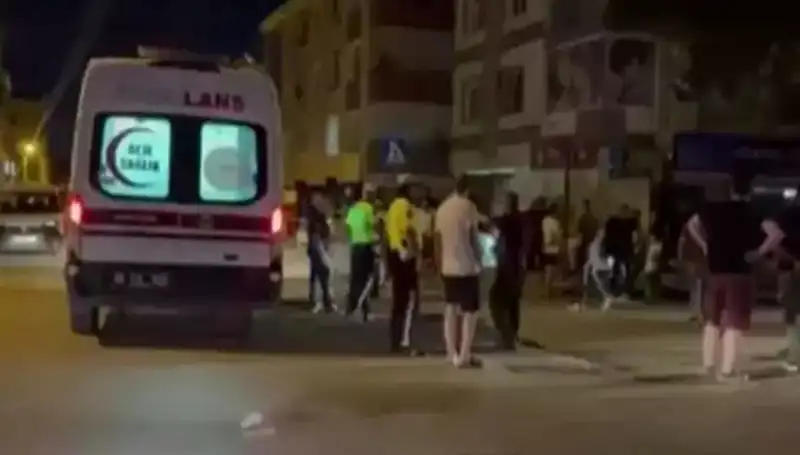 Alkollü Sürücü Tartıştığı Yayaları Kamyonetle Ezdi, Ortalık Karıştı!