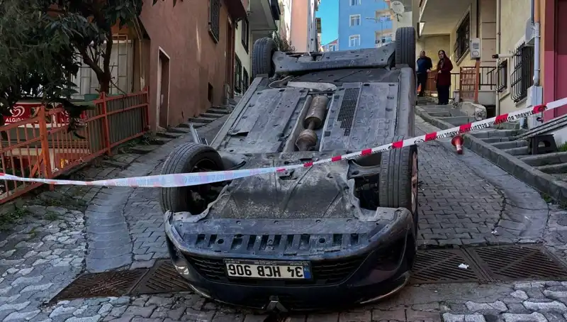 El Freni Çekilmeyen Araç Takla Attı: O Anlar Kamerada