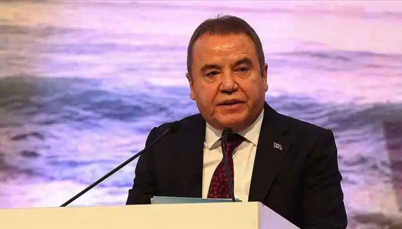 Antalya’nın Sevecen Lideri Muhittin Böcek: Hayatı ve Başarıları