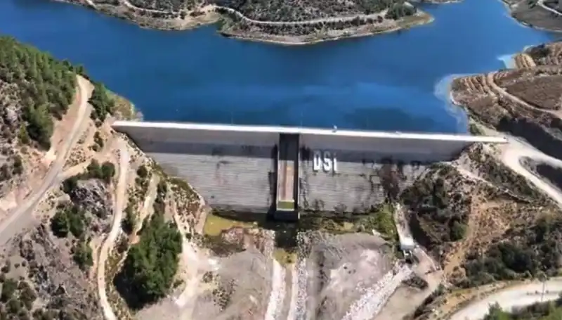 Çeşme'de Su Kesintileri Sona Eriyor: Yeni Proje Eyleme Geçirildi