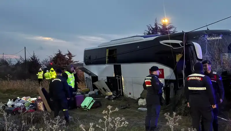 Çanakkale'deki Feci Kaza: Kontrolden Çıkan Otobüs Şarampole Uçtu, 37 Yaralı