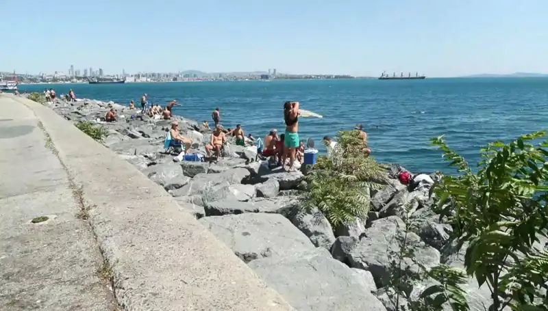 Hava Isındı, İstanbullular Kumsallarda Güneşlenmek İçin Koştu!