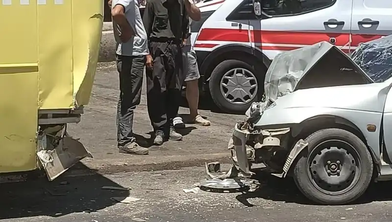 Halk Otobüsü ve Otomobil Çarpıştı: Korkutan Kaza Detayları