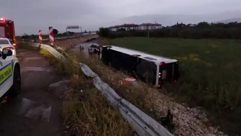 Manisa'da Yolcu Otobüsü Kazası: Yaralıların Durumu Endişe Veriyor