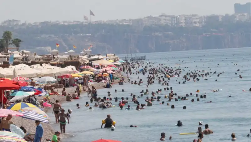 Antalya'da Deniz Sıcaklığı Rekor Kırıyor: Yüzme Sezonu Uzadı mı?