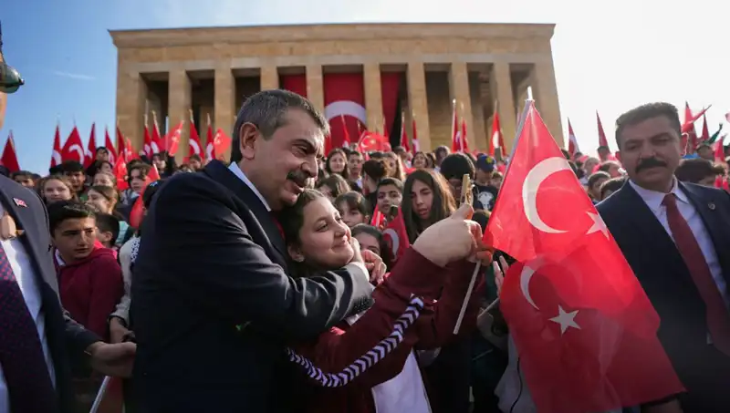 Bakan Tekin, Anıtkabir’de Minik Kalpleriyle Anma Töreni Gerçekleştirdi