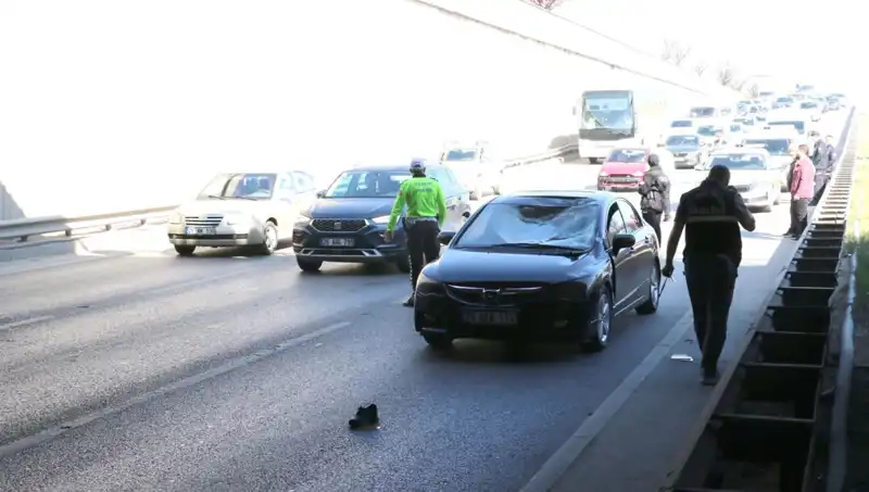 Polisten Kaçan Şahıs Üst Geçitten Atladı, Olay Güvenlik Kamerasına Yansıdı