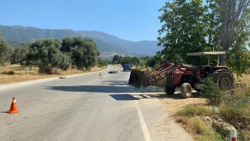 İzmir'de Motosiklet Kazası: Sürücü Hızla Hastaneye Kaldırıldı