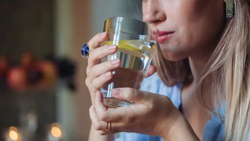 Aç Karnına 1 Litre Su İçmenin Faydaları: Sağlığınıza Etkisi Nedir?