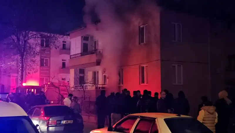 Çorum'daki Apartmanda Yangın Panik Yaratın: 10 Kişi Dumandan Etkilendi