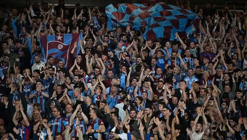 Trabzonspor ile Galatasaray Maçına Yoğun İlgi: Biletler Hızla Tükeniyor!