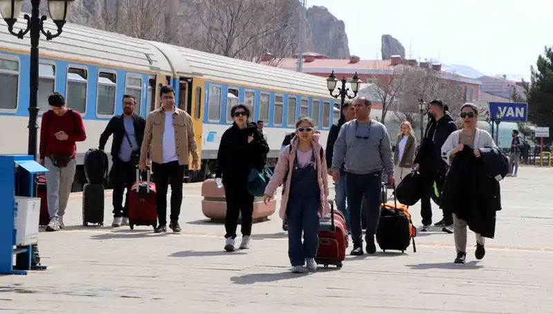 İranlı Turistlerin Nevruz Tatilinde Van’a Yoğun İlgisi