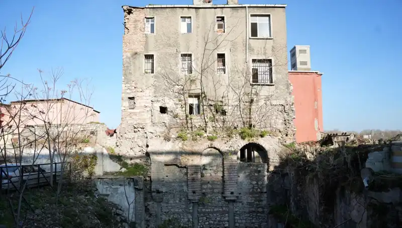 İstanbul'un Geçmişine Tanıklık Eden 1600 Yıllık Bina Gün Yüzüne Çıkıyor