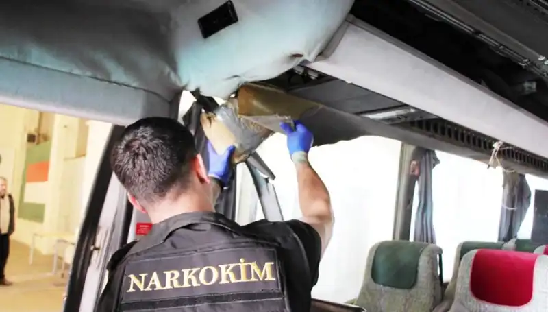 Sınırdaki Otobüste 77 Kilo Uyuşturucu Ele Geçirildi: Olayın Perde Arkası