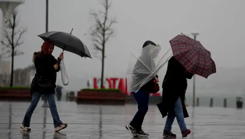 İstanbul'da Kuvvetli Sağanak Yağış Uyarısı! Yarına Hazırlıklı Olun