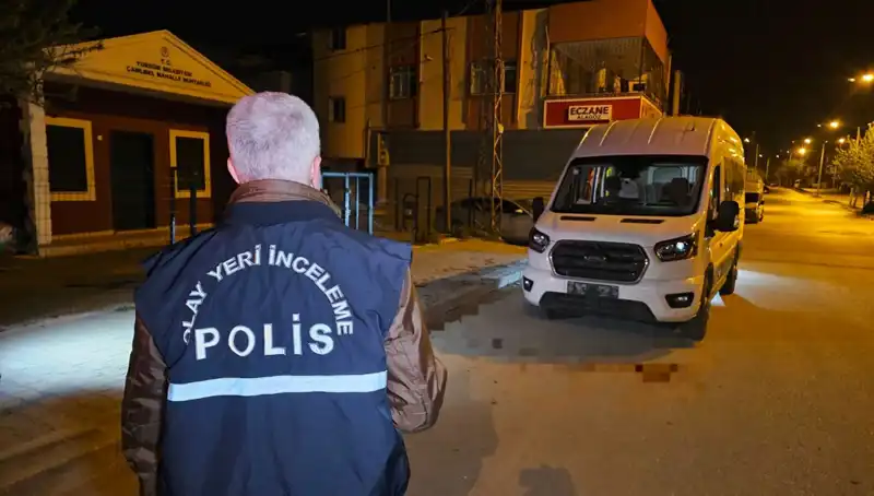 Kebapçı Servisinde Kan Donduran Olay: Arkadaşına Bıçakla Saldırdı!