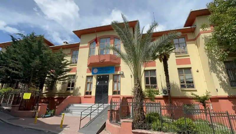 Depremde Hasar Gören Okullarda Riskli Durum: 4 Okul Boşaltıldı!