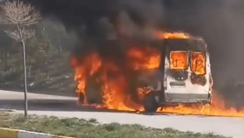 Havalimanı Personel Servisi Alev Alev Yandı: Paniğe Neden Olan Olay
