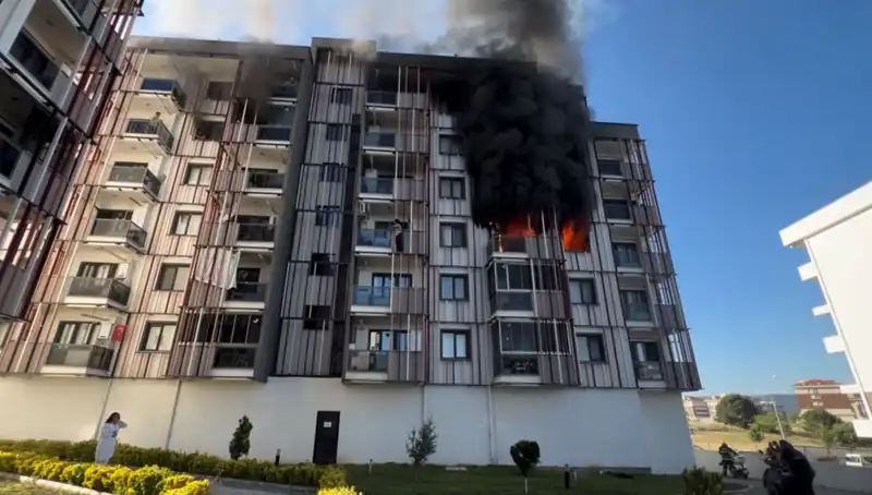 Çanakkale'de Yangın Korkusu: Geceyi Alevlerle Geçiren Mahalleler