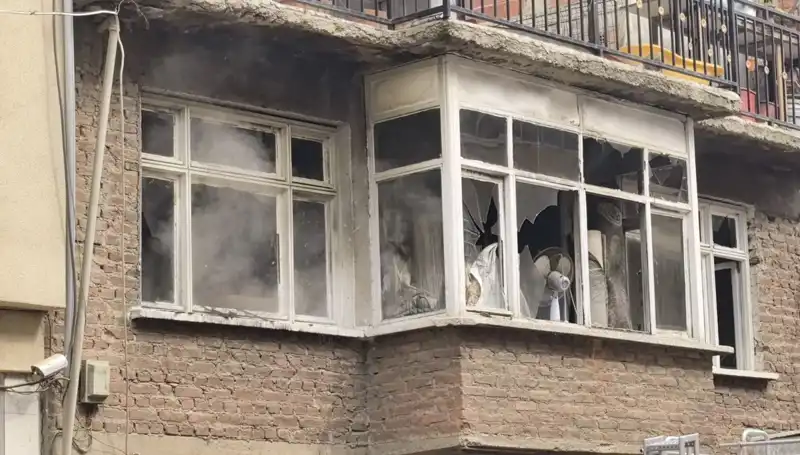 Bursa'da Alevlere Teslim Olan İki Katlı Evde Korkutan Yangın