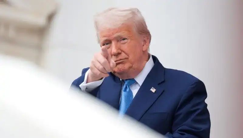 Trump'ın Adalet Bakanlığı'ndan Gelen Davası: Epstein Belgeleri ve İsim Tartışması