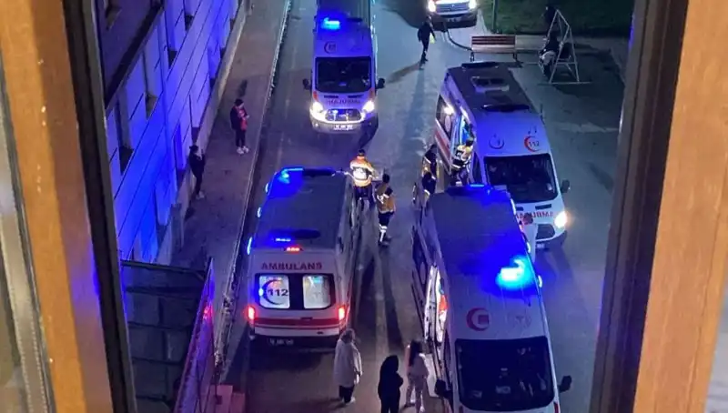 53 Öğrenci Akşam Yemeği Zehirlenmesi Nedeniyle Hastaneye Kaldırıldı