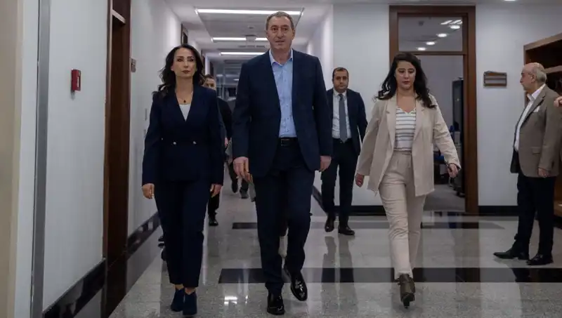 DEM Parti Heyetinin Siyasi Parti Turu: Önemli Görüşmeler İçin Geri Sayım