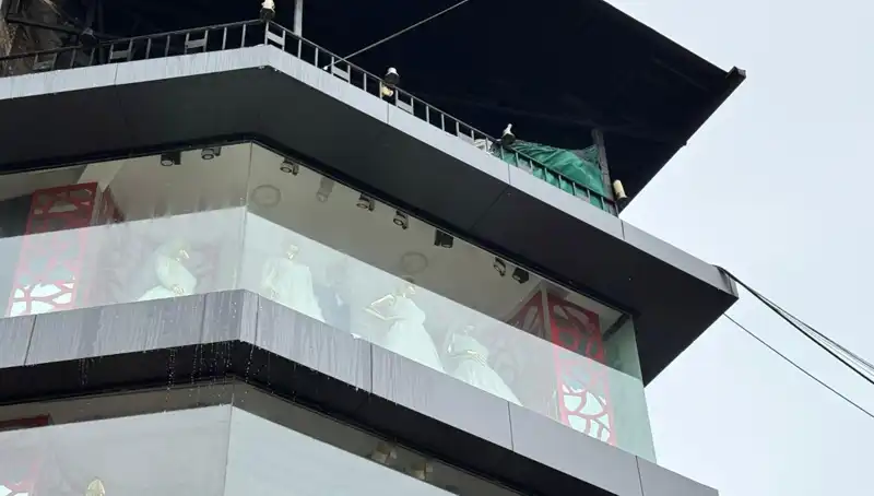 Giyim Mağazasında Patlayan Yangın, Söndürme Çalışmaları Devam Ediyor