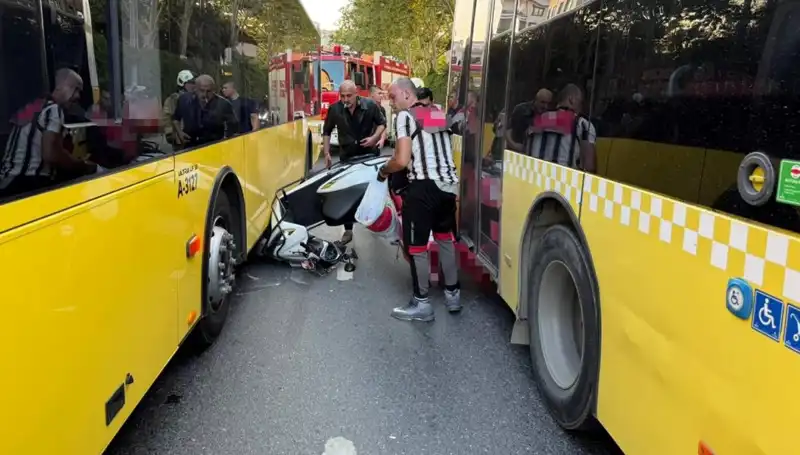 Motosiklet, İETT Otobüslerinin Arasında Korku Dolu Anlar Yaşattı!