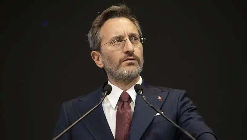 Fahrettin Altun'dan Özgür Özel'e Sert Yanıt: Siyasi Eleştirinin Sınırları Nerede?