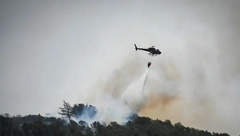 Fransa'da Orman Yangınları Devam Ediyor: Marsilya Havalimanı Kapatıldı