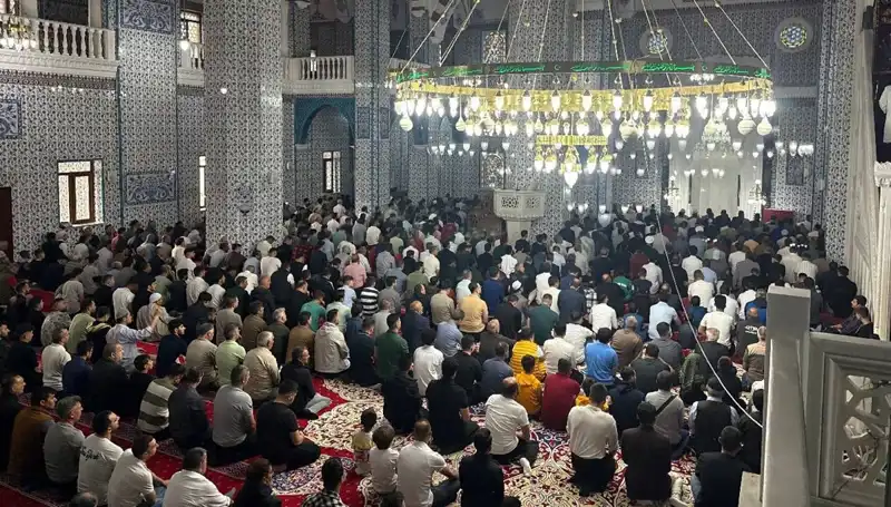 Iğdır’da İlk Bayram Namazı Coşkusu: Dualar ve Geleneğin Birleşimi