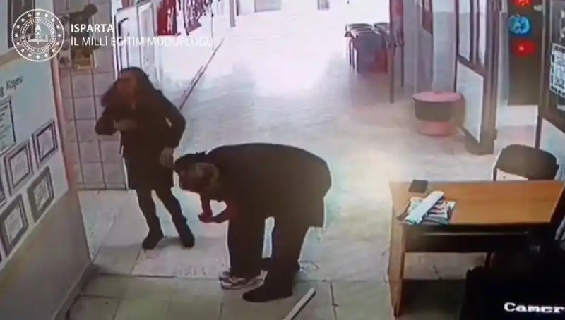 Öğretmeninden Hayat Kurtaran Küçük Kahraman: Heimlich Manevrası ile Dramamak!
