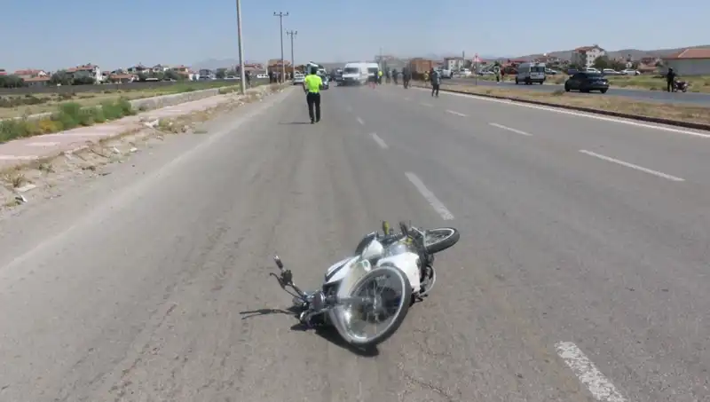 Dur İhtarıyla Başlayan Kovalama, Polise Çarpma ile Sonlandı!