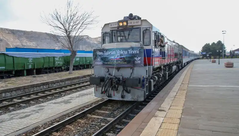 Van-Tahran Tren Seferleriyle İki Şehir Arasında Yeni Bir Bağ Kuruldu