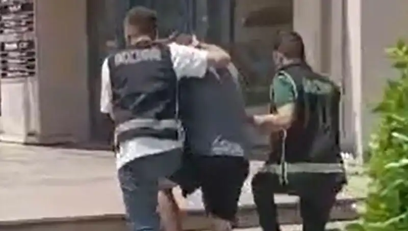 Sahte Dolarla Alışveriş Yapan Turist, Türkiye'den Sınır Dışı Edildi