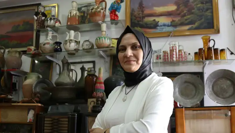 Eşine Eski Eşyaları Topladığı İçin Kızan Adam, Şimdi Yüzlerce Dolar Kazanıyor!