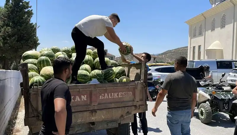 Ücretsiz Karpuz Dağıtımı ile Yaz Festivali Coşkusu Şehirde Yayılıyor!