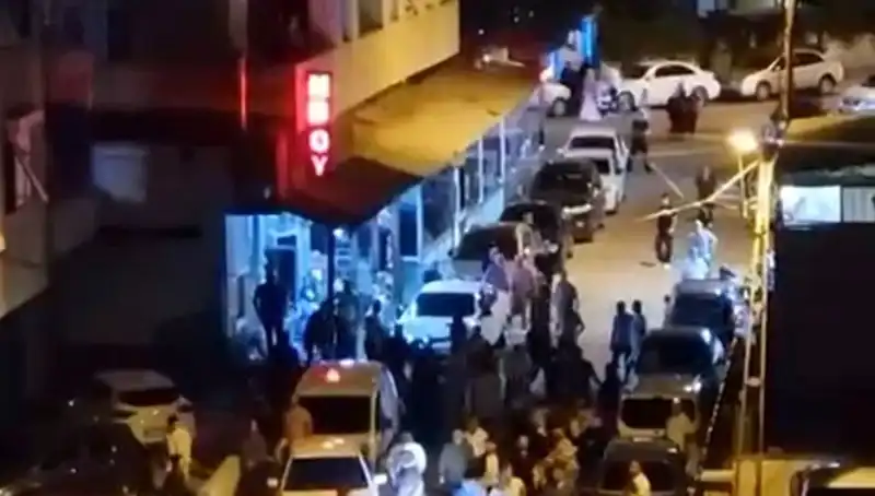 Düğün Eğlencesinde Şok Gerçek: Gelin Düğün Sonrası Kalabalığa Dalıyor!