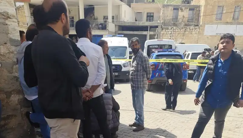Cami Tuvaletinde Bulunan Gizemli Ceset: Boğazı Kesilmiş Kurban Kim?