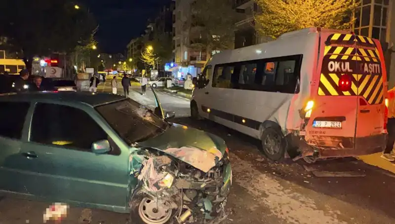 Otomobil Servis Minibüsüne Çarptı: Olayda 6 Kişi Yaralandı